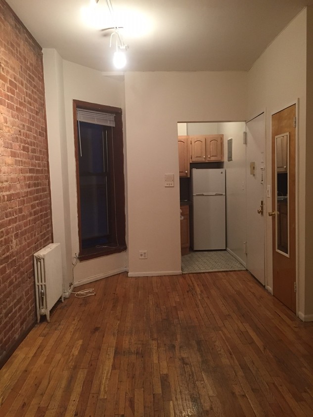 Primary Photo - 325 E 92nd St