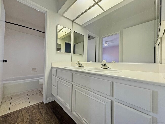 Building Photo - 2204 Lago Ventana