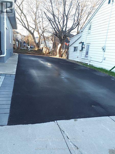 Building Photo - 14 Burton St