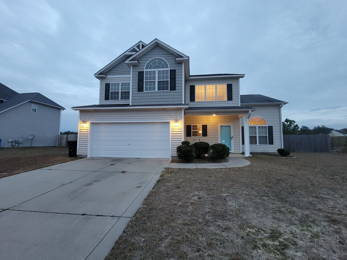 Primary Photo - Beautiful 3 bedroom 2.5 bath home in Eagle...