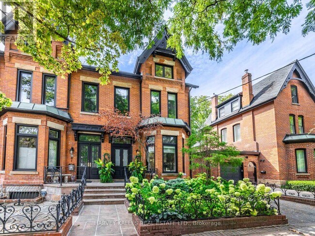 Photo du bâtiment - 80 Hazelton Ave