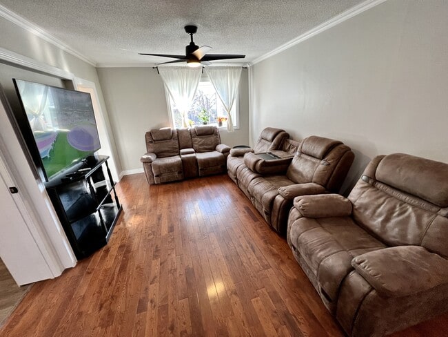 Building Photo - 600 Park St W