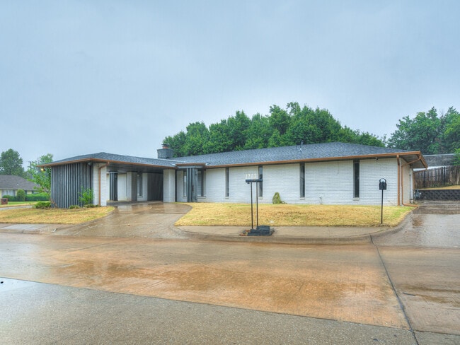 Building Photo - 12136 Thorn Ridge Rd