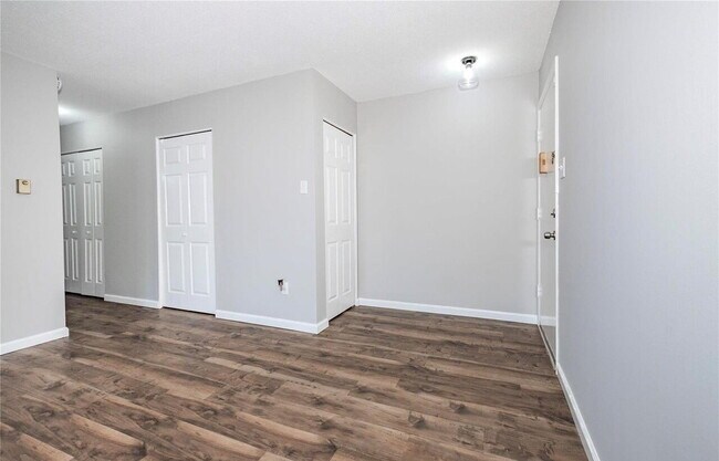Foto del edificio - Bright & Spacious Unit with Natural Light