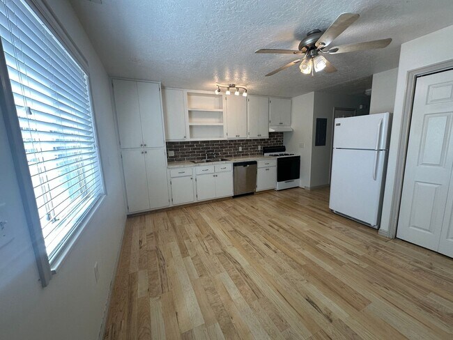 Foto del edificio - 2 Bed, 1.5 Bath Townhome in the Meadows
