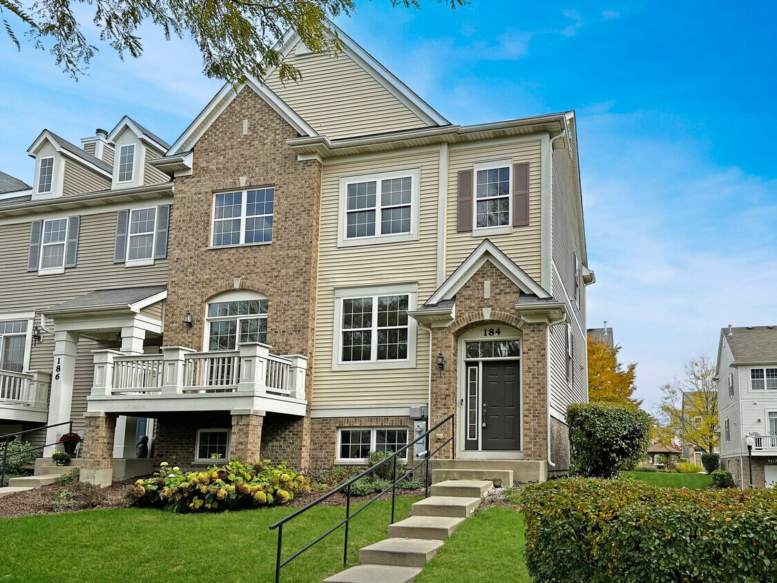 184 Goldenhill St, Carol Stream, IL 60188 Townhome Rentals in Carol