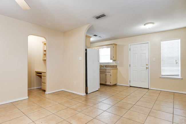 Living/Dining Area - 20558 Alta Vista Ct