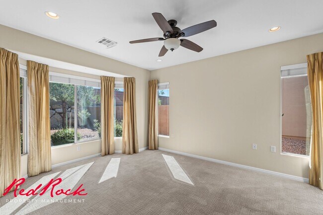 Foto del edificio - Sun River 2 Bedroom Home with Bonus Den! First Class Amenities!