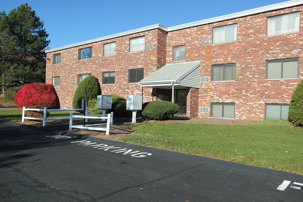 Primary Photo - 67 Milliken Ave