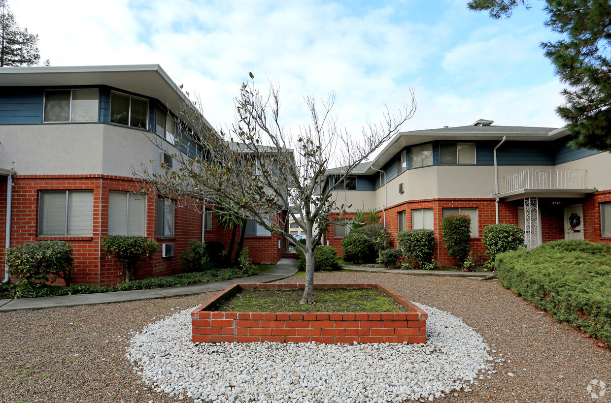 Building Photo - 2515 Ryan Rd