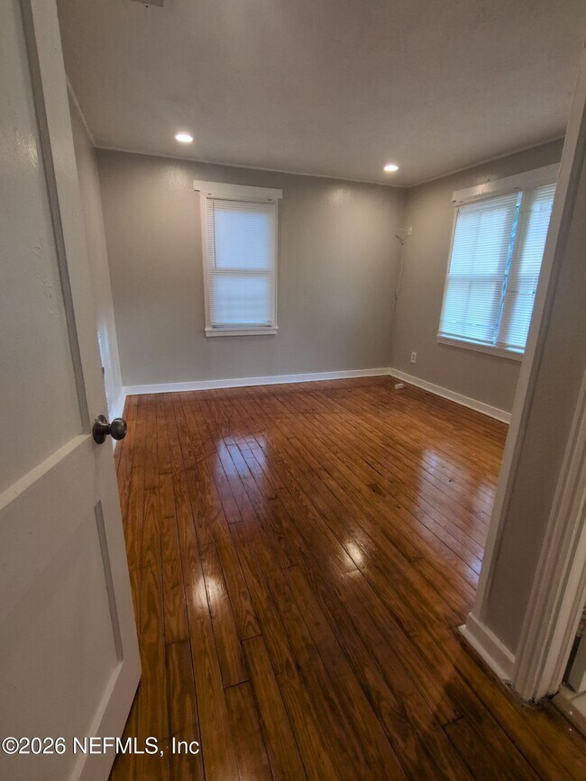 Foto del edificio - 1037 Detroit St