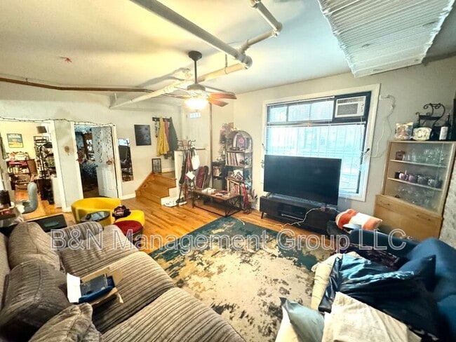 Foto del edificio - 918 W Oakdale Ave