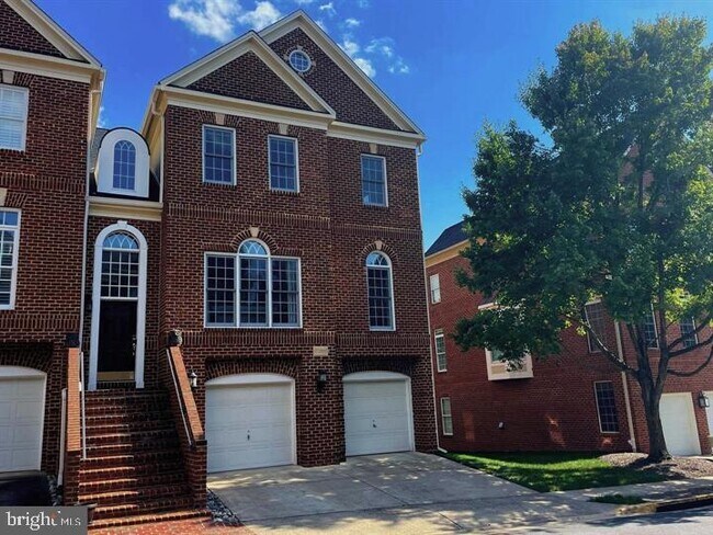 Building Photo - 20366 Fallsway Terrace