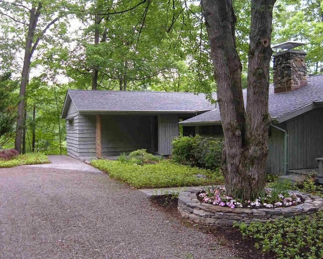 Foto del edificio - Private Pondfront Retreat on 24+ Acres wit...