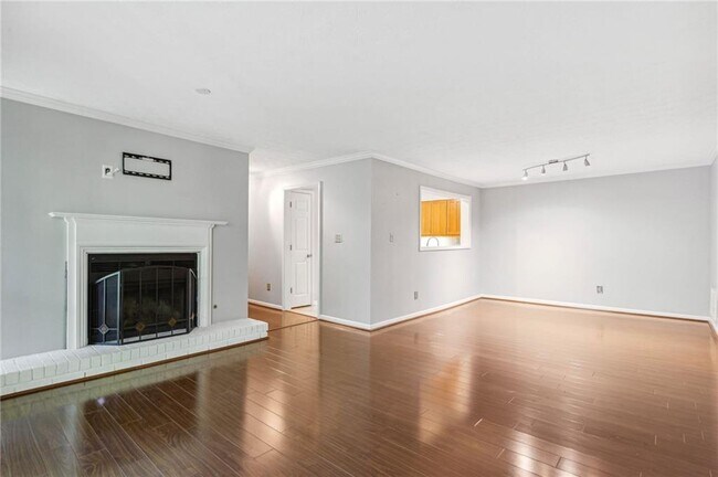 Building Photo - 2901 Lenox Way NE