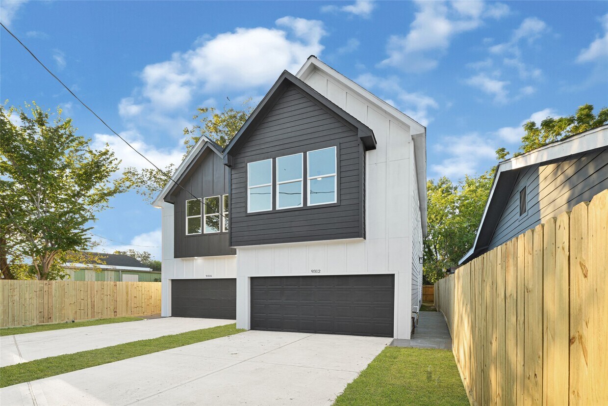 Primary Photo - 9312 Waller St