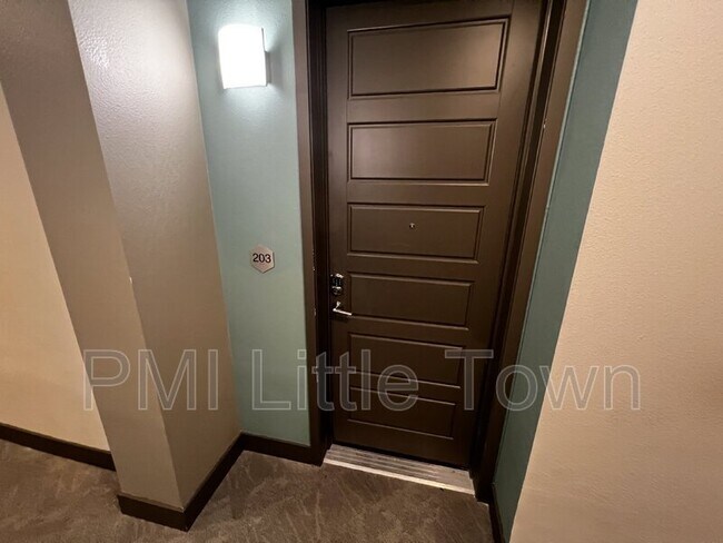 Foto del edificio - 460 E Fremont Pl