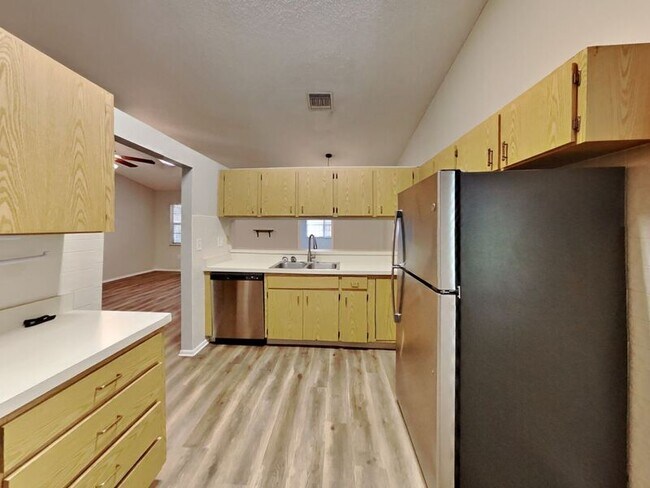 Foto del edificio - 7742 Mitchell Ranch Rd