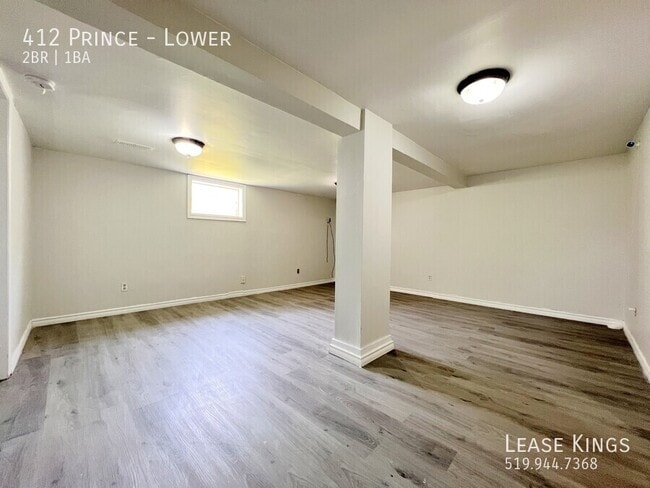 Building Photo - 2 Bed 1 Bath Lower Unit Close to Universit...