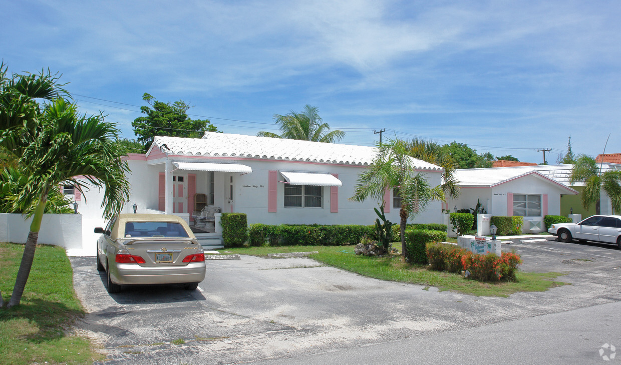 Building Photo - Bahama House