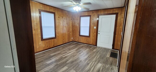 Building Photo - 3 Bed 1 Bath Home for Rent