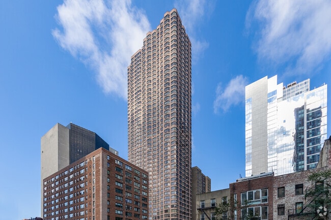 Building Photo - 245 E 39th St