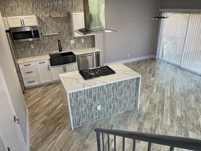 Foto del edificio - **GORGEOUSLY REMODELED!!  GREEN VALLEY 3 BD 2.5 BA HOME **$2,095.00**