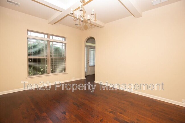 Building Photo - 2 Willow Oak Lane