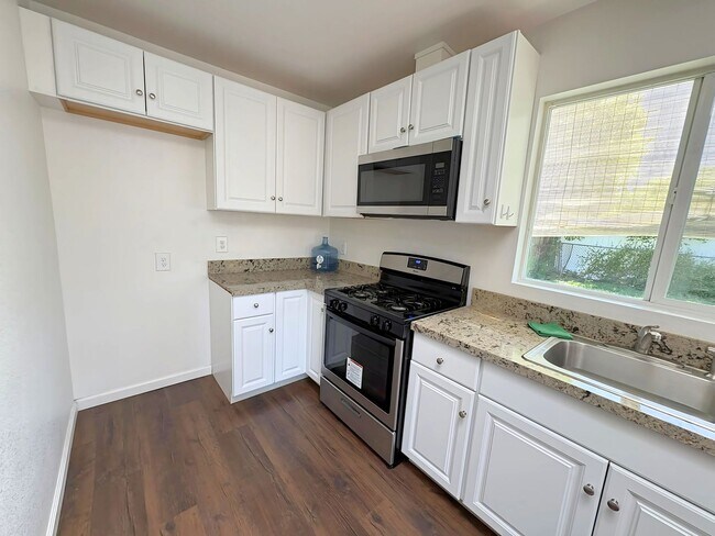 Foto del edificio - 711 E J St