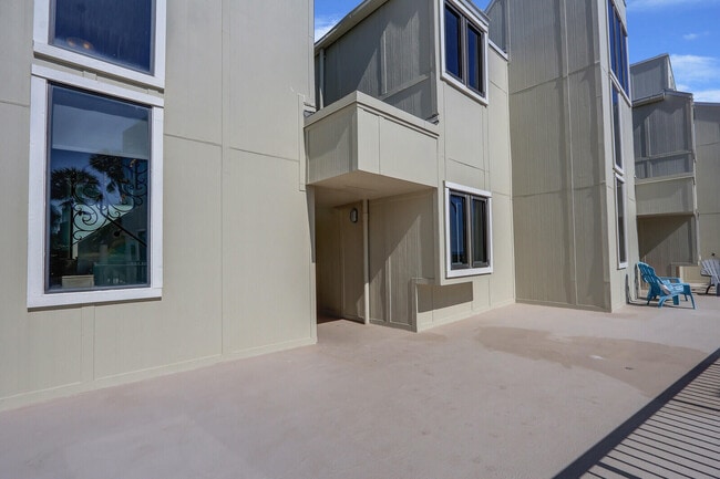 Building Photo - 2051 NE Ocean Blvd