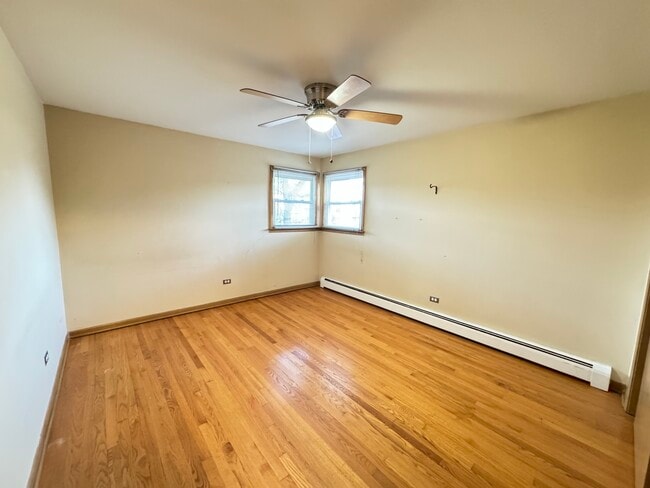 Dormitorio 1 - 5651 N Miltimore Ave