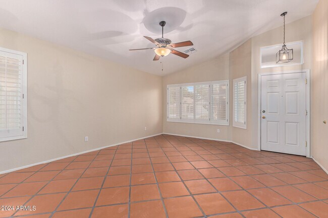 Foto del edificio - 8190 W Behrend Dr