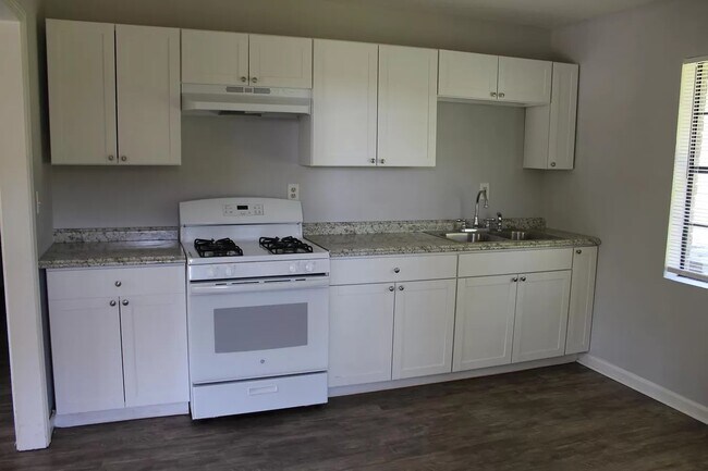 Foto del edificio - 6916 Bradshaw Dr