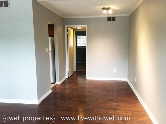 Building Photo - 2704 Hanover Cir