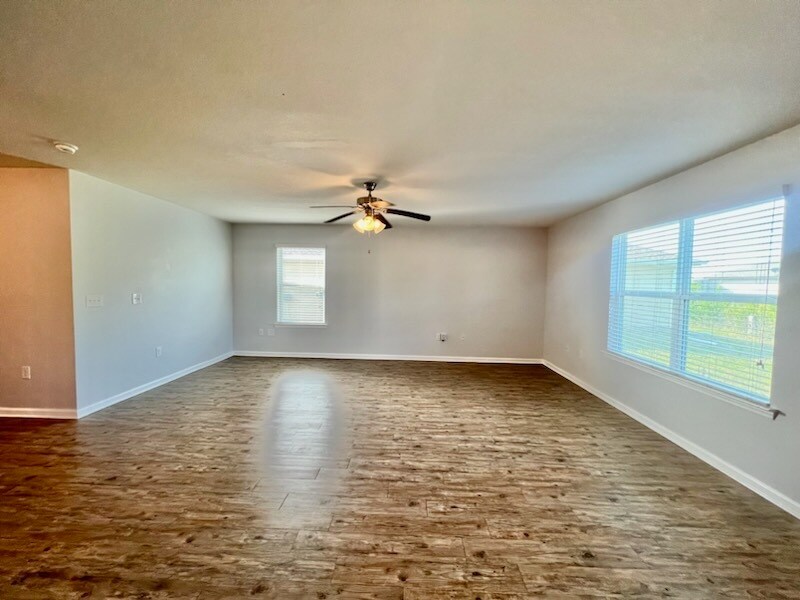 Foto principal - 4703 Windsor Park Ln