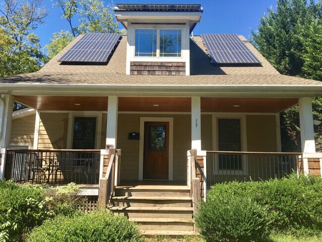 Foto del edificio - Wonderful bungalow in the 5 Points area. Close to Downtown Asheville! Working Solar for Electric!