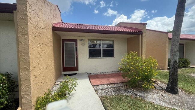 Building Photo - 425 Lake Helen Dr