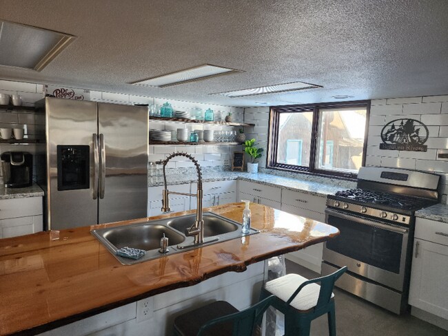 Foto del edificio - 50490 Sterling Hwy