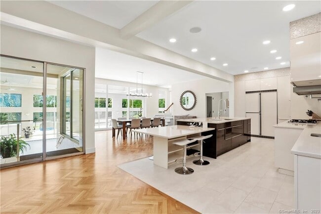 Building Photo - 345 Governors Ln