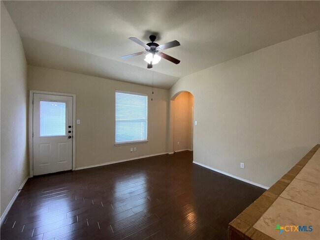 Foto del edificio - 506 Creekside Cir