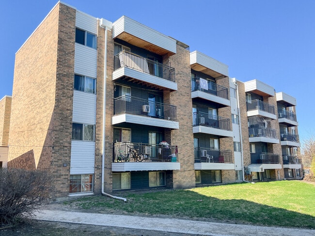 Building Photo - Mainstreet Residence Apartments