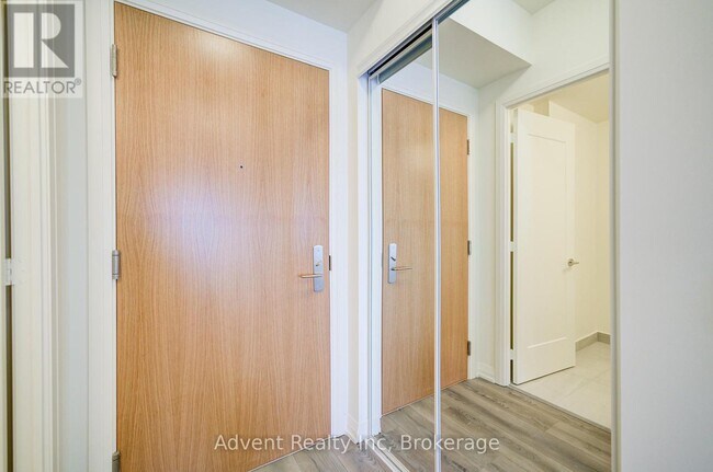 Photo du bâtiment - 8960-8960 Jane St