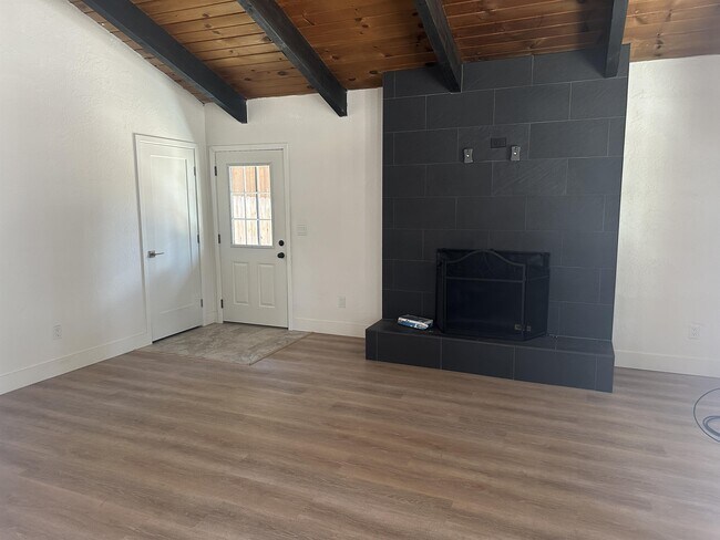 Building Photo - 1295 Susie Lake Rd