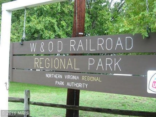 Park - 6940 Fairfax Dr