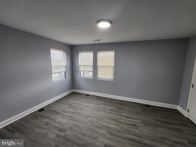 Building Photo - 5614 Midwood Ave