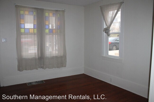 Building Photo - 3 br, 1 bath House - 114 W Main St