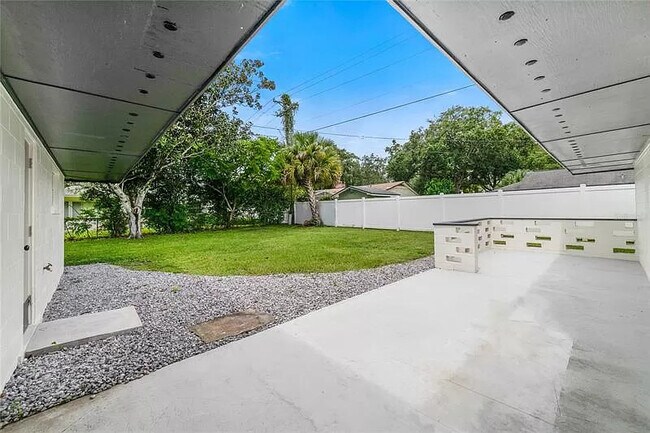 Backyard - 1160 Kewannee Trl