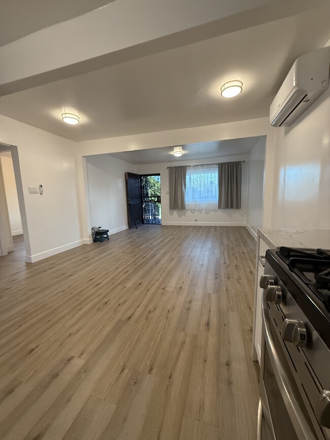 Kitchen with view of living room - 1437 W 60th Pl