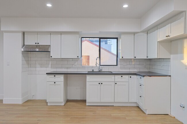 Building Photo - 4647 Pickford St