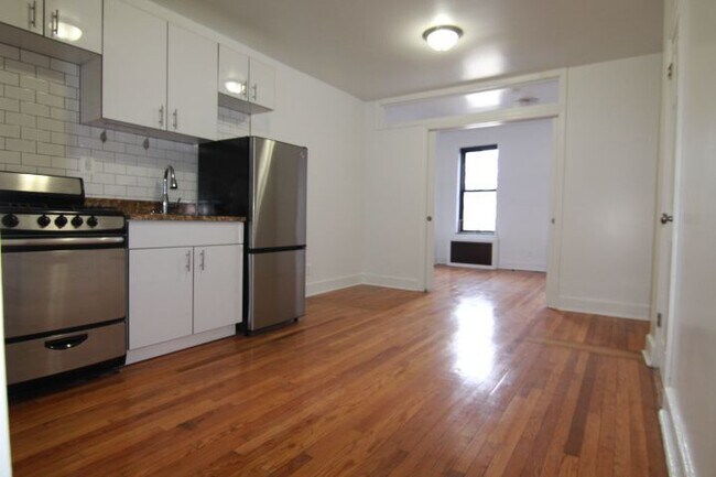 Building Photo - 2033 2nd Ave